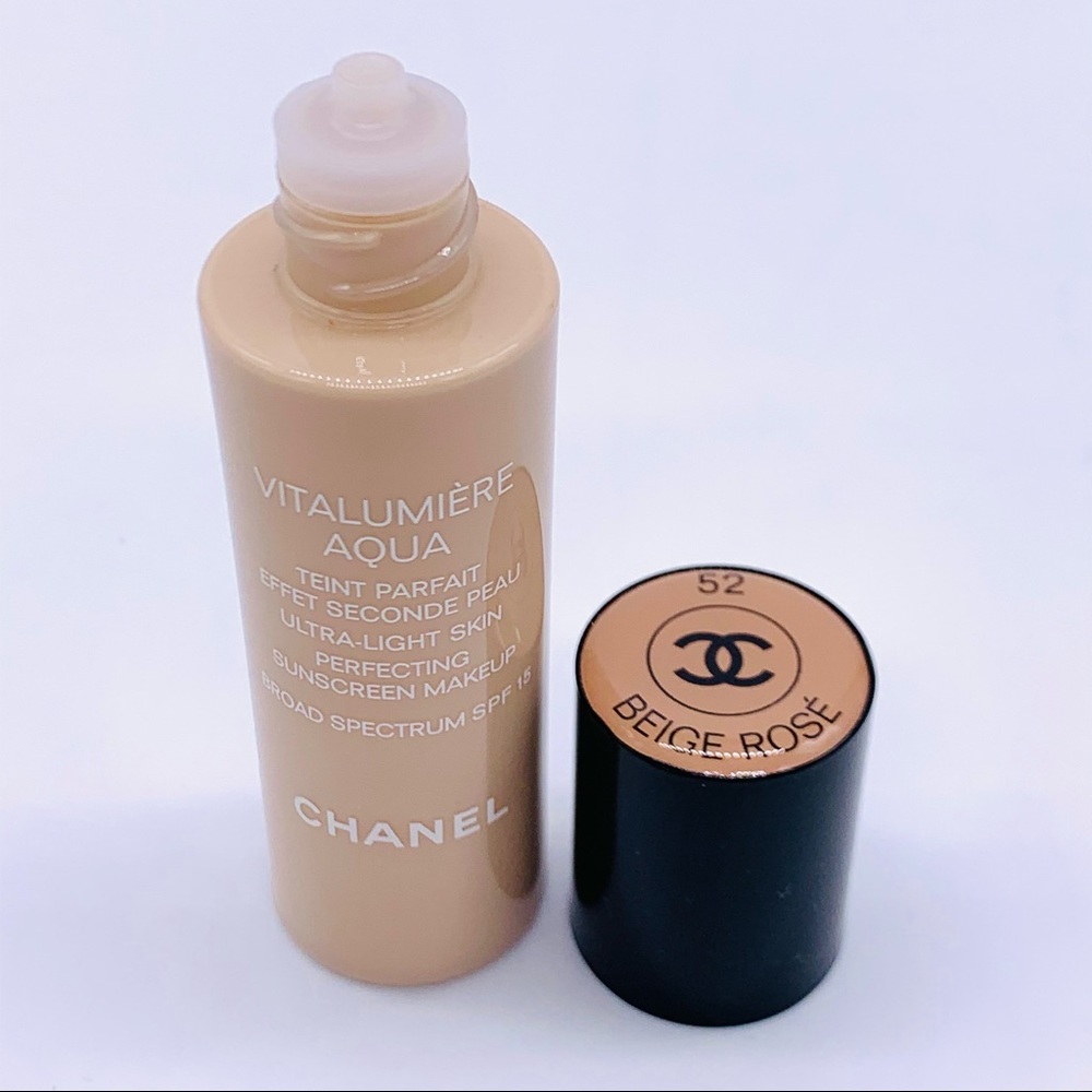 CHANEL 52 Beige Rose Ultra Light Skin Foundation - Picture 3 of 3